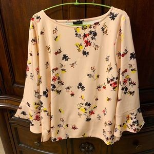 Ann Taylor 💎 Floral blouse w/ butterfly sleeve 💎